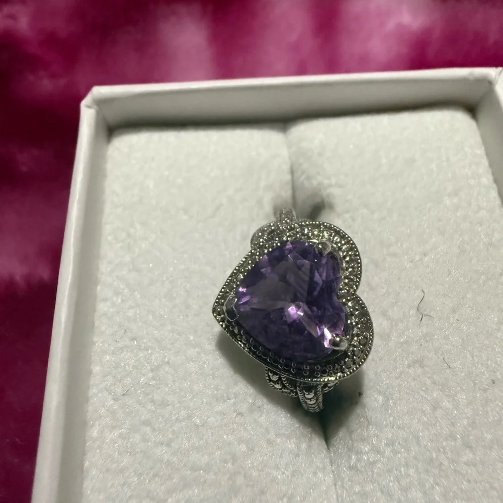 Heart-shaped amethyst ring